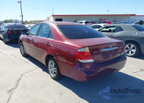 2005 Toyota Camry Le V6 z USA, uszkodzony, nr VIN 4T1BF30K45U109681
